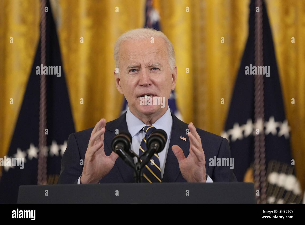 Washington, États-Unis.06e décembre 2021.Le président des États-Unis Joe Biden fait des remarques sur la façon dont son Build Back Better Act va réduire les coûts des médicaments d'ordonnance pour des millions d'Américains en permettant à Medicare de négocier le prix des médicaments, dans la salle est de la Maison Blanche à Washington, DC, le lundi 6 décembre 2021.Photo de Chris Kleponis/UPI crédit: UPI/Alay Live News Banque D'Images