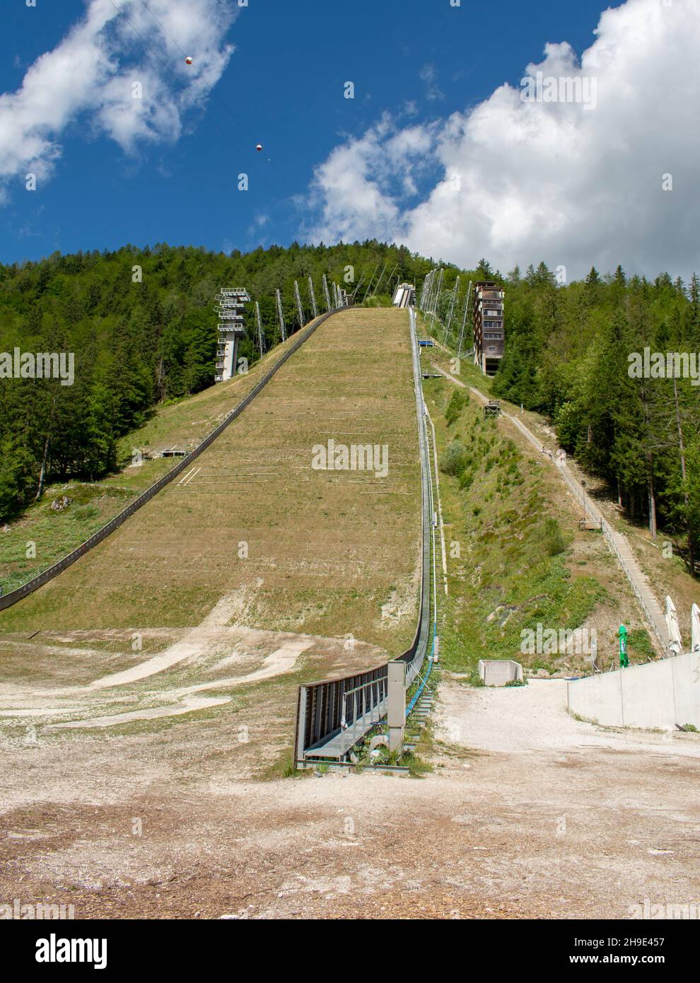 Planica ski sautant les collines en été.Le Planica Nordic Centre.Alpes juliennes.Slovénie.Europe. Banque D'Images