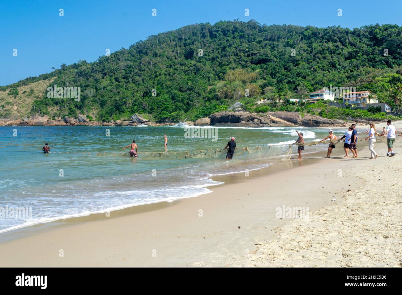 Événement communautaire de pêche artisanale, plage de Piritininga, Rio de Janeiro, Brésil Banque D'Images