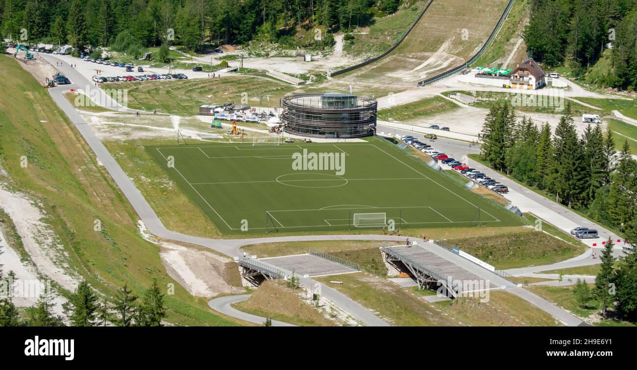 Planica ski sautant les collines en été.Le Planica Nordic Centre.Alpes juliennes.Slovénie.Europe. Banque D'Images