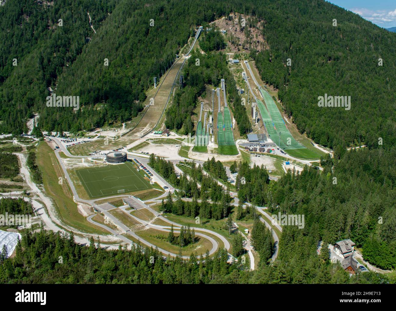 Planica ski sautant les collines en été.Le Planica Nordic Centre.Alpes juliennes.Slovénie.Europe. Banque D'Images