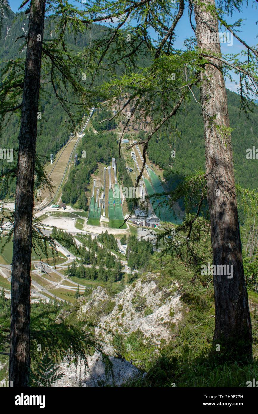Planica ski sautant les collines en été.Le Planica Nordic Centre.Alpes juliennes.Slovénie.Europe. Banque D'Images