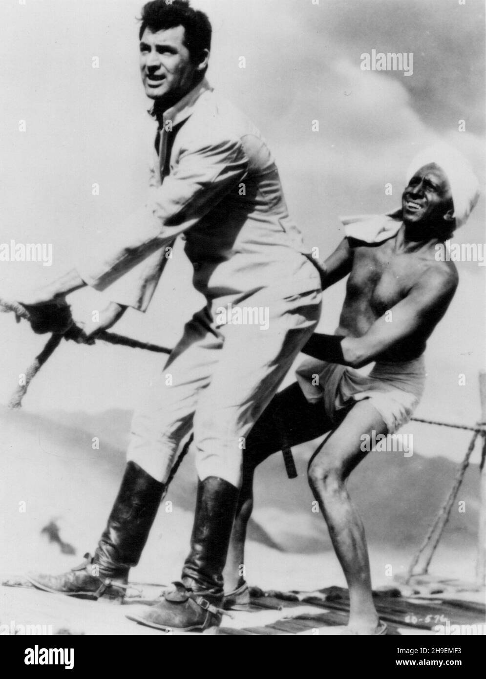 DATE DE SORTIE: 24 janvier 1939 TITRE: Gunga DIN STUDIO: RKO radio Pictures DIRECTEUR: George Stevens PARCELLE: n 19e siècle Inde, trois soldats britanniques et un porteur d'eau indigène doivent arrêter une renaissance secrète de masse du culte assassin de Thuggee avant qu'il puisse se remanter à travers la terre.AVEC: CARY GRANT comme Sergent Archibald Cutter et SAM JAFFE comme Gunga DIN.(Image de crédit : ©RKO radio Pictures/Entertainment Pictures) Banque D'Images