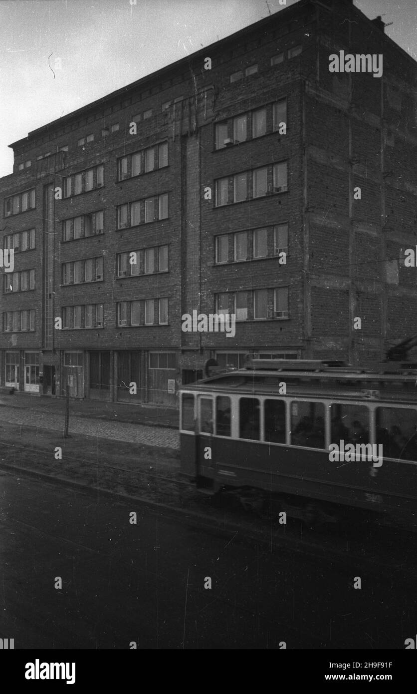 Varsovie, 1948-01.Aleja Waszyngtona 42/44.Dom mieszkalny dla pracowników Polskiego Radia.Dok³adny dzieñ wydarzenia nieustalony. bk PAPVarsovie, 1948.Une maison d'habitation pour les travailleurs de la radio polonaise au 42/44, avenue Waszyngtona. bk PAP Banque D'Images