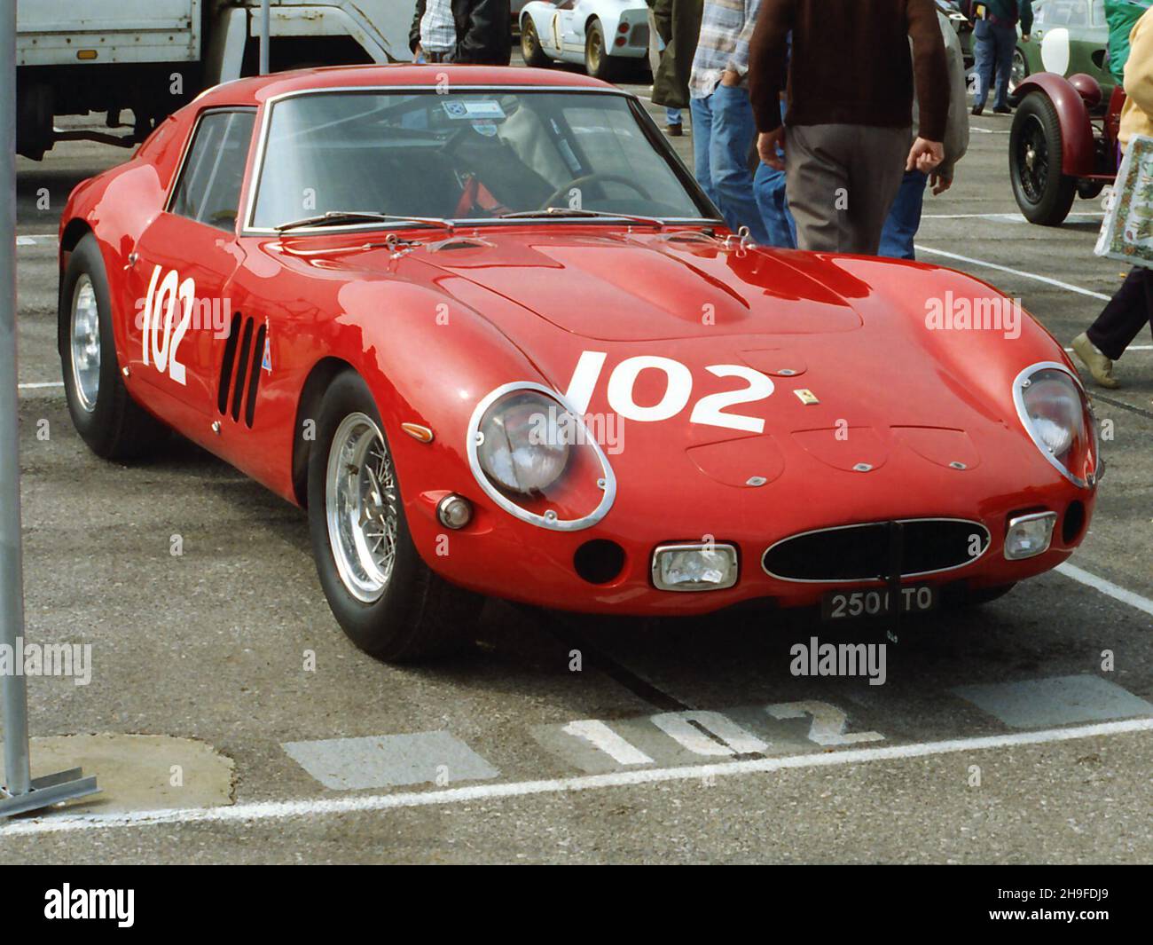 #102 le GTO Ferrari 250 de Nick Mason, à être conduit par Un Mason (Annette?)Au Goodwood Festival of Speed, le 21st juin 1996.Photographie prise le vendredi. Avant la pratique. Banque D'Images