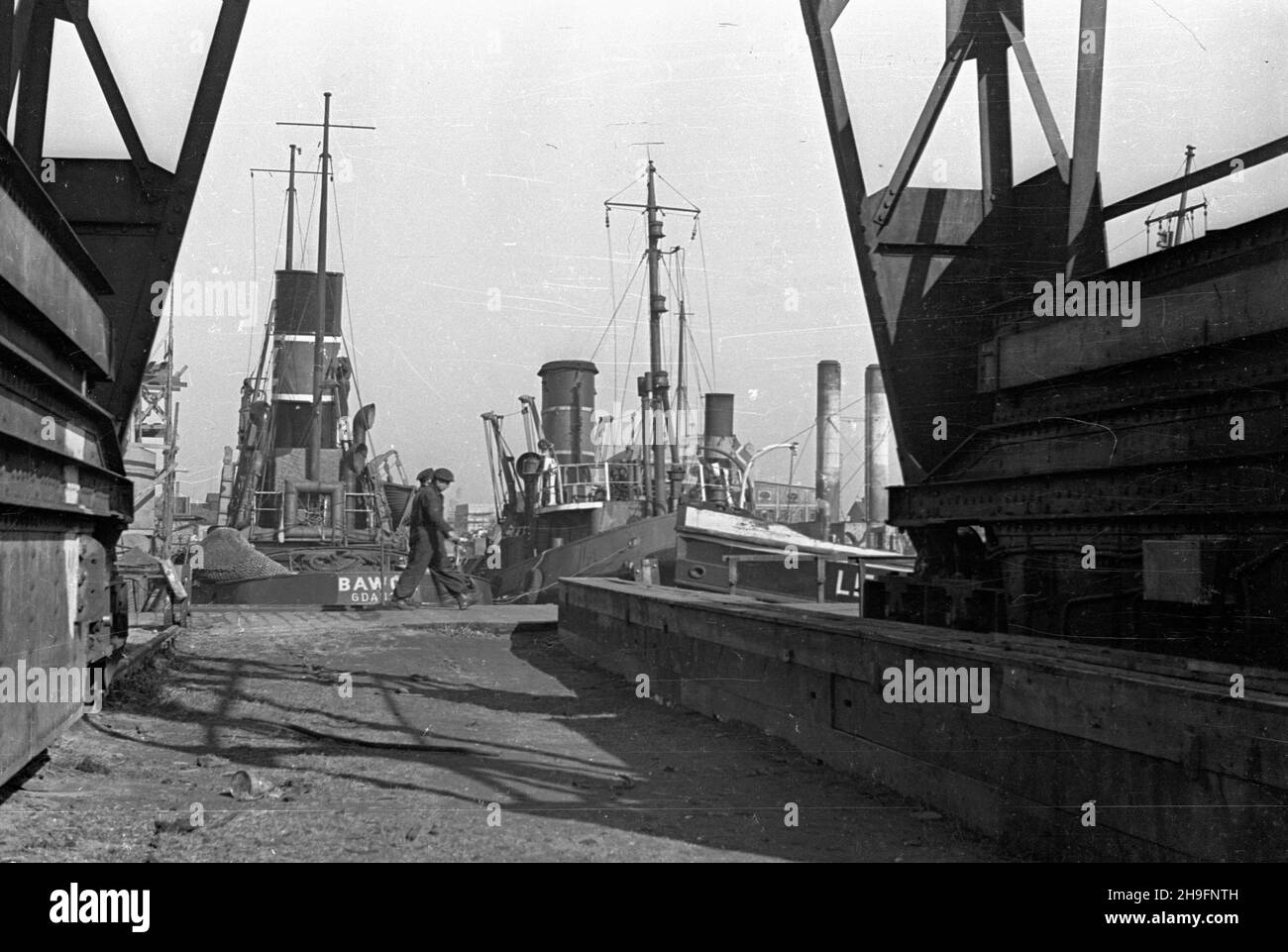 Gdañsk, 1948-03.Stocznia Gdañska.NZ. Holownik Bawó³. wb PAP Dok³adny dzieñ wydarzenia nieustalony.Gdansk, mars 1948.Le chantier naval de Gdansk.Photo : le bateau à remorqueurs Bawol. wb PAP Banque D'Images