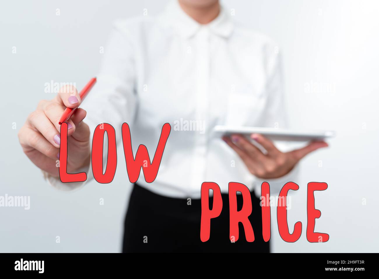 Affiche indiquant le bas prix.Présentation commerciale les prix sont les  plus bas par rapport à d'autres choses du même genre présentant les idées  de nouvelles technologies discutant Photo Stock - Alamy