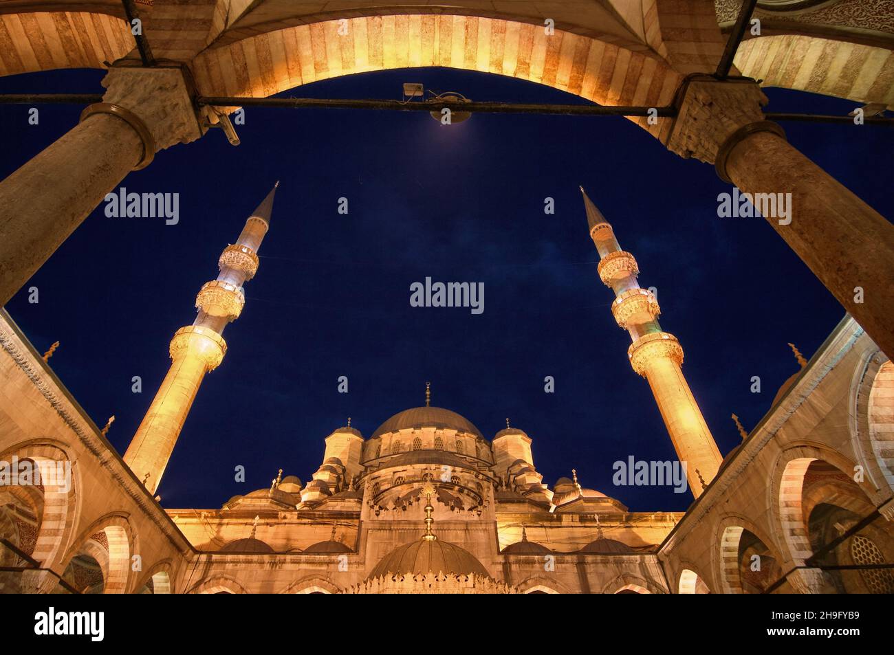 Mosquée bleue d'Istanbul par l'histoire de nuit et l'architecture de la Turquie dans l'Empire ottoman Banque D'Images