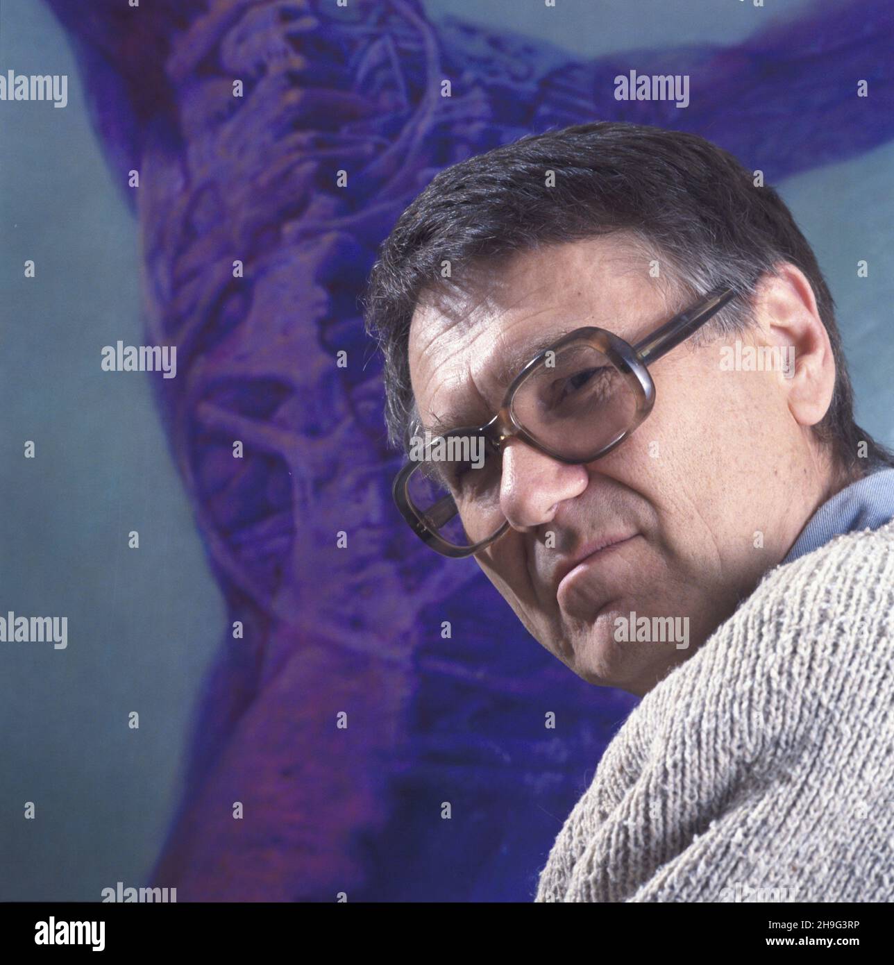 Varsovie 11.1987.Artysta malarz Zdzis³aw Beksiñski. mw PAP/Wojciech Kryñski Tomasz Pra¿mowski Dok³adny dzieñ wydarzenia nieustalony.Varsovie novembre 1987.Peintre Zdzislaw Beksinski. mw PAP/Wojciech Krynski Tomasz Prazmowski Date de l'événement inconnue. Banque D'Images