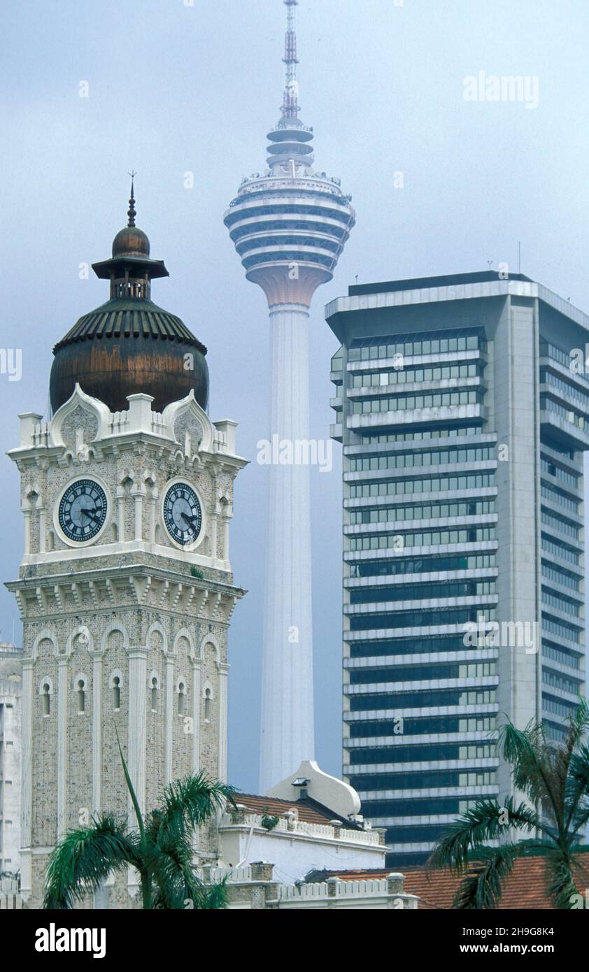La Tour KL et la Tour de communication dans la ville de Kuala Lumpur en Malaisie.Malaisie, Kuala Lumpur, janvier 2003 Banque D'Images
