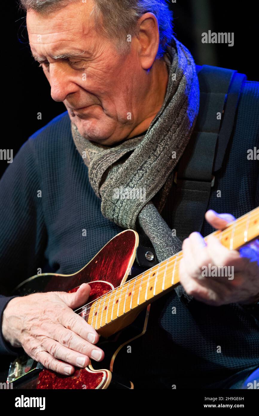 Le guitariste et chanteur Hamish Stuart joue au Canterbury Festival octobre 2021 Banque D'Images