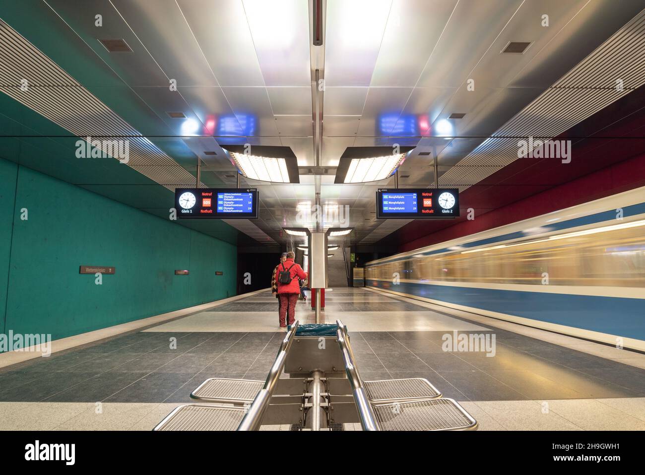Station de métro colorée Wettersteinplatz à Munich, Bavière, Allemagne Banque D'Images