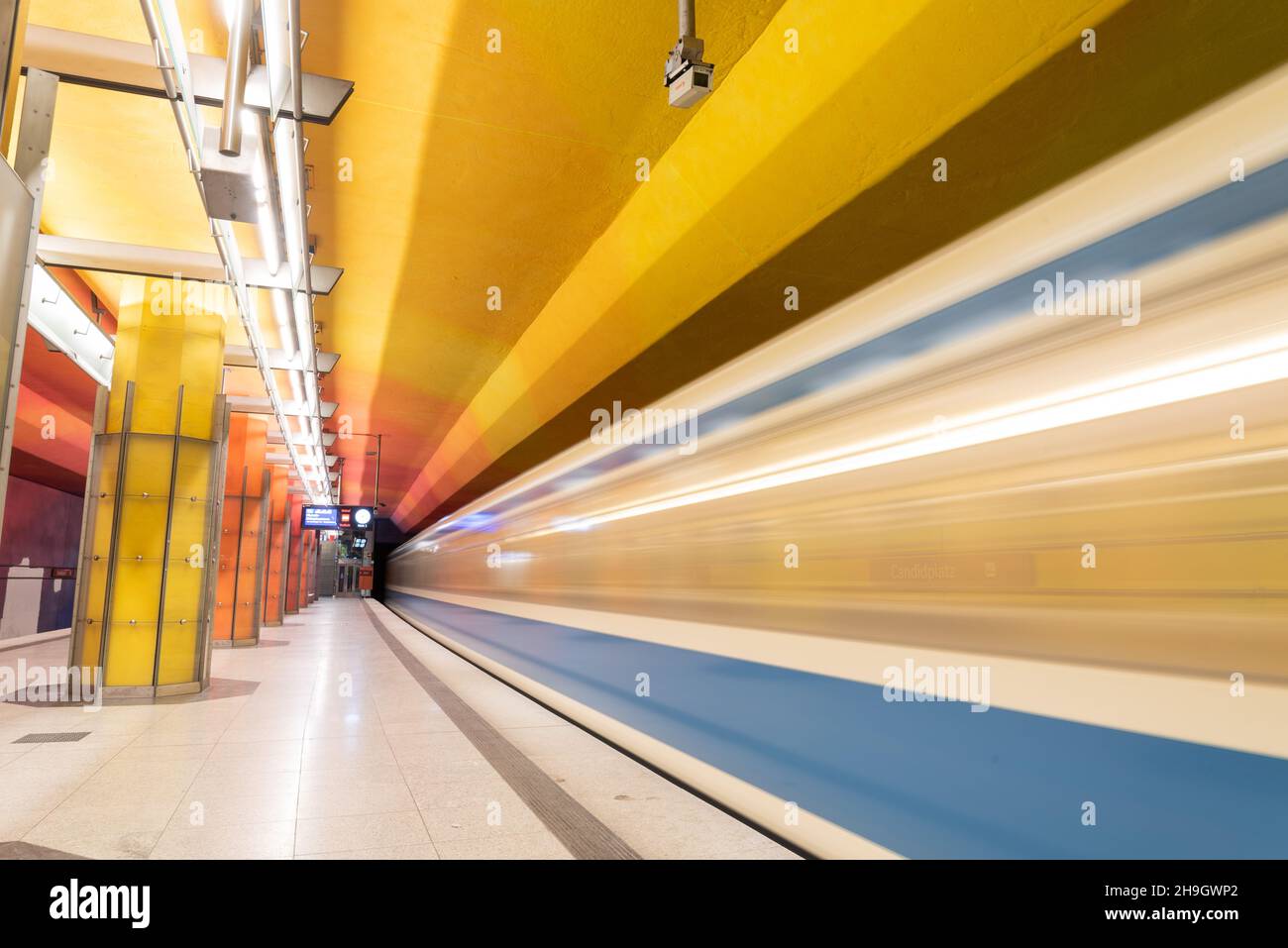 Station de métro colorée Candidplatz à Munich, Bavière, Allemagne Banque D'Images