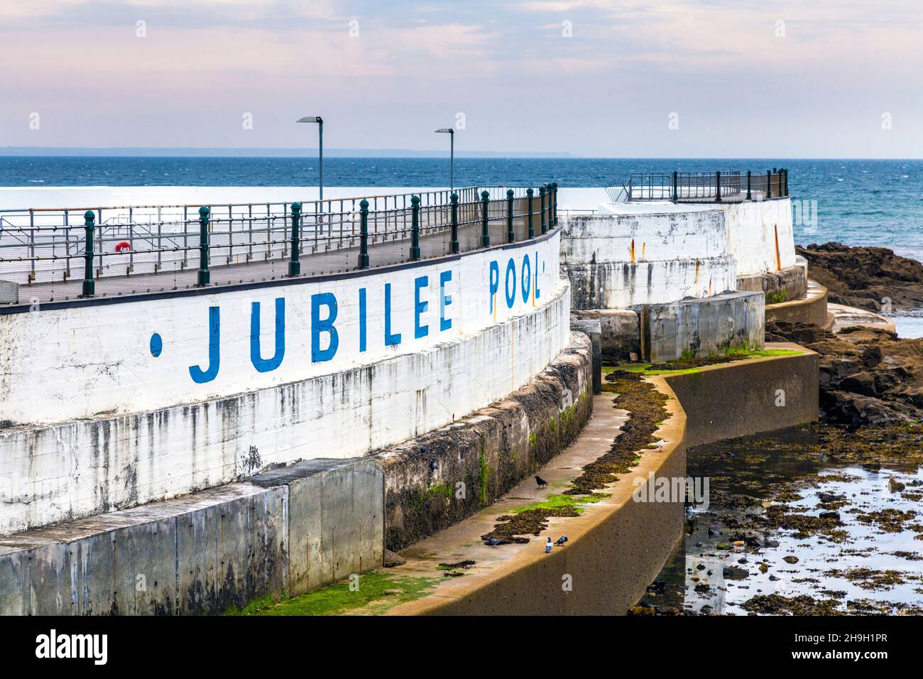 Années 1930 art déco lido Jubilee Pool Overlookig Mount’s Bay, Penzance, Penwith Peninsula, Cornwall, Royaume-Uni Banque D'Images