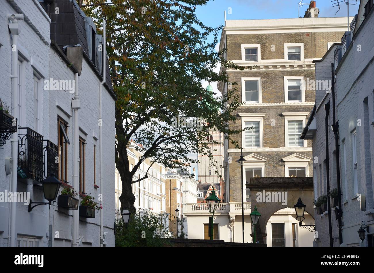 Une promenade dans les magnifiques bourgs médiévaux de Chelsea et de Kensington, à Londres, au cours d'un après-midi ensoleillé d'automne. Banque D'Images