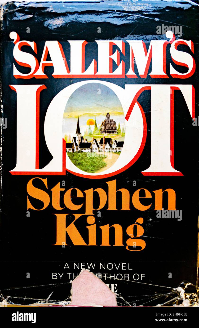 Couverture de livre montrant l'usure du roman d'horreur lot de Stephen  King's Salem.Le roman doit être adapté en film film film film film image en  2022 Photo Stock - Alamy