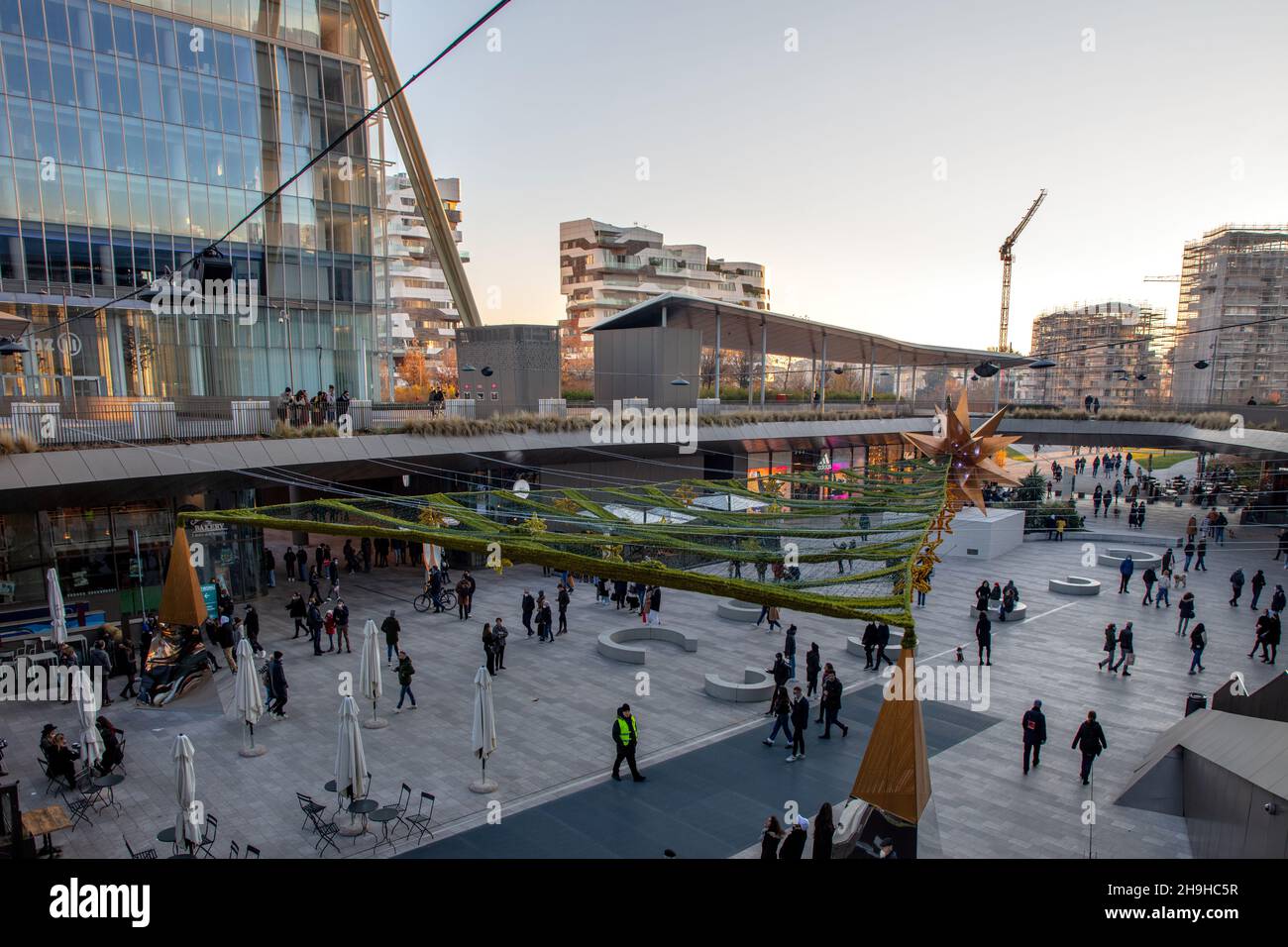 Une vue imprenable sur le centre commercial CityLife District, d'en haut, avec des décorations de Noël, CityLife, Milan,Italie Banque D'Images