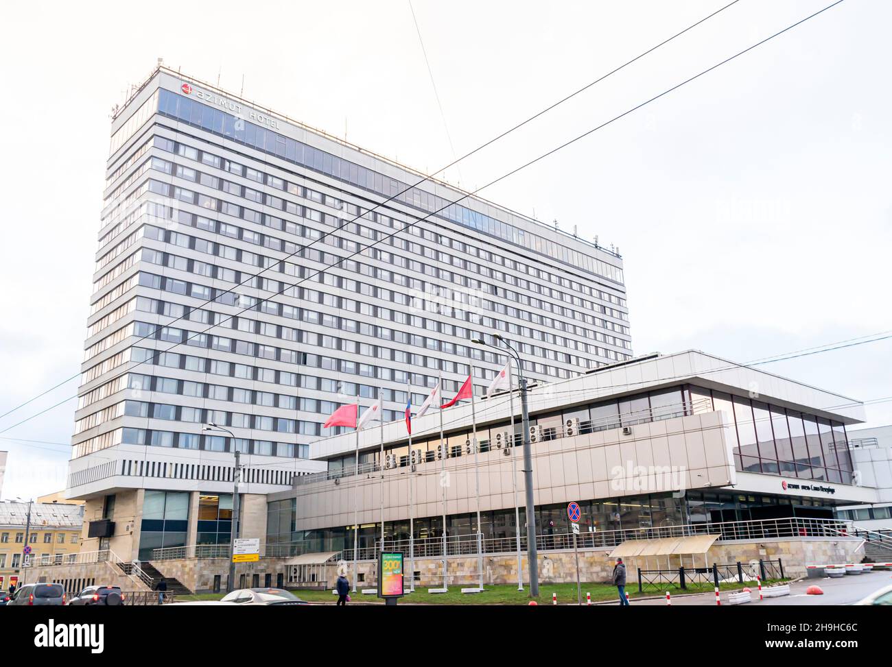 Bâtiment extérieur de l'hôtel Azimuth, Saint-Pétersbourg, Russie.Conçu dans un style de modernisme socialiste.Ancien hôtel 'Sovetskaya.' Banque D'Images Bâtiment extérieur de l'hôtel Azimuth, Saint-Pétersbourg, Russie.Conçu dans un style de modernisme socialiste.Ancien hôtel 'Sovetskaya.' Banque D'Images