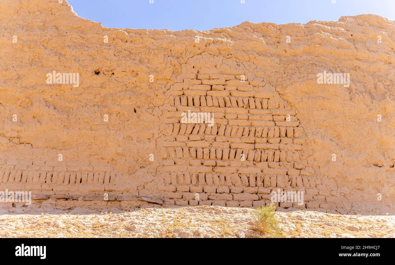 Muré dans le mur vu de l'intérieur de l'ancienne ville de Sawran ou Sauran, Silk Way, fondée en 6th siècle, Kazakhstan, Asie centrale Banque D'Images