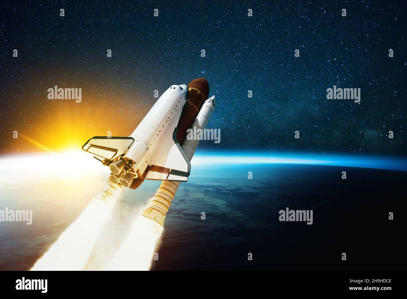 La Fus e Spatiale Vole Dans L espace Avec La Plan te Bleue Terre Et Le la-fus-e-spatiale-vole-dans-l-espace-avec-la-plan-te-bleue-terre-et-le