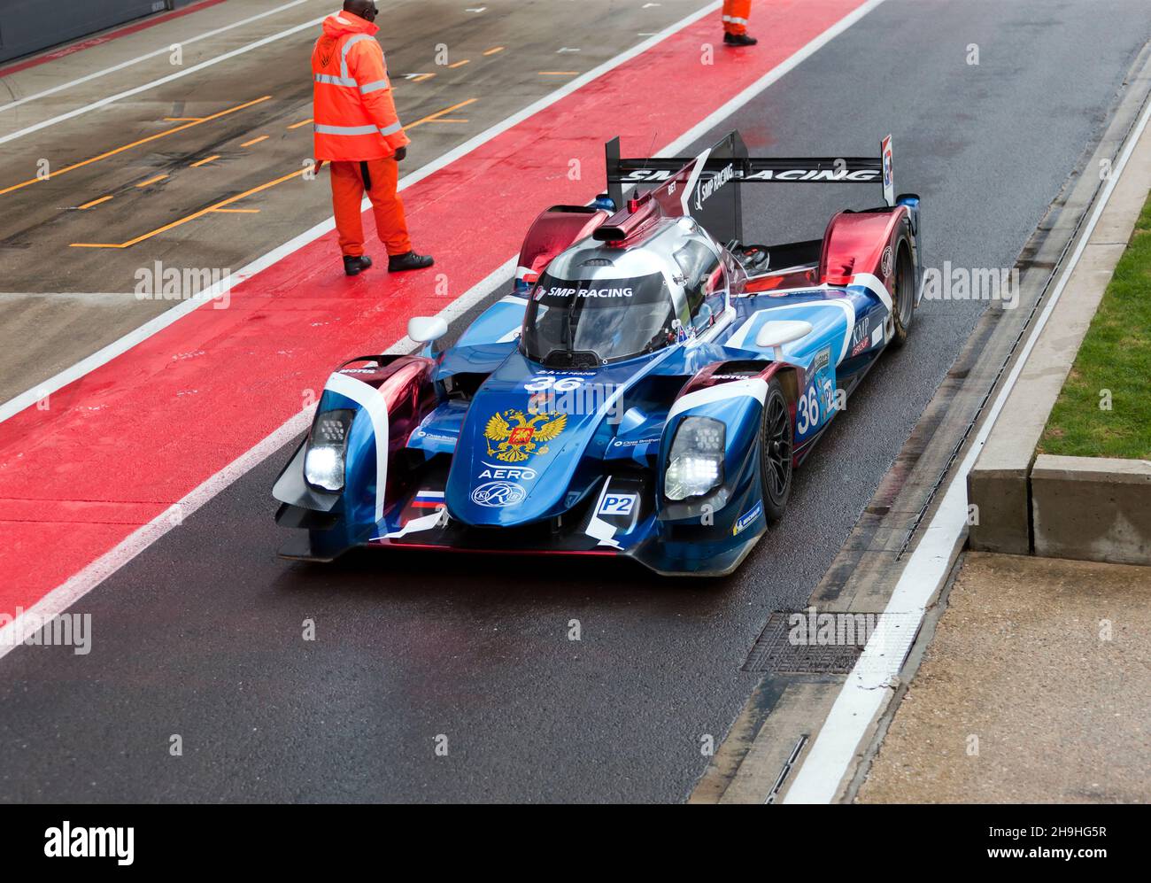 Vue des trois quarts avant de Lynn Maxwell's, 2015, BR 01, se qualifiant pour les Masters Endurance Legends, au Silverstone Classic 2021 Banque D'Images