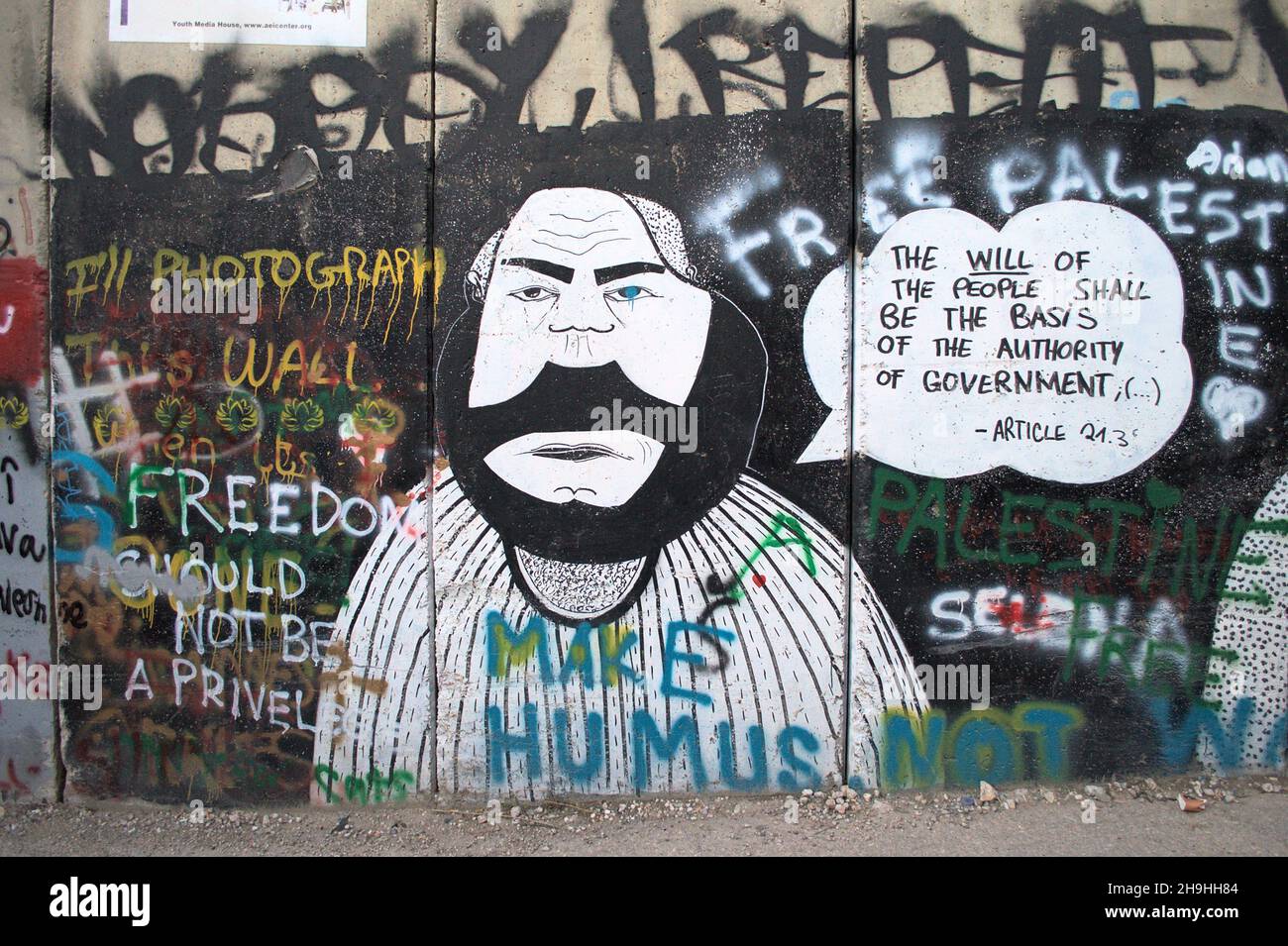Art de rue politique sur un mur de séparation israélien en Cisjordanie. Banque D'Images