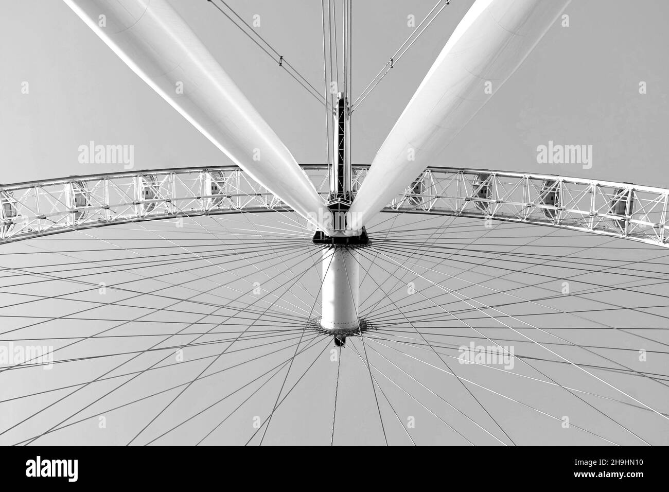 Photo en petit angle du London Eye, de la roue du millénaire, de la roue d'observation. Banque D'Images