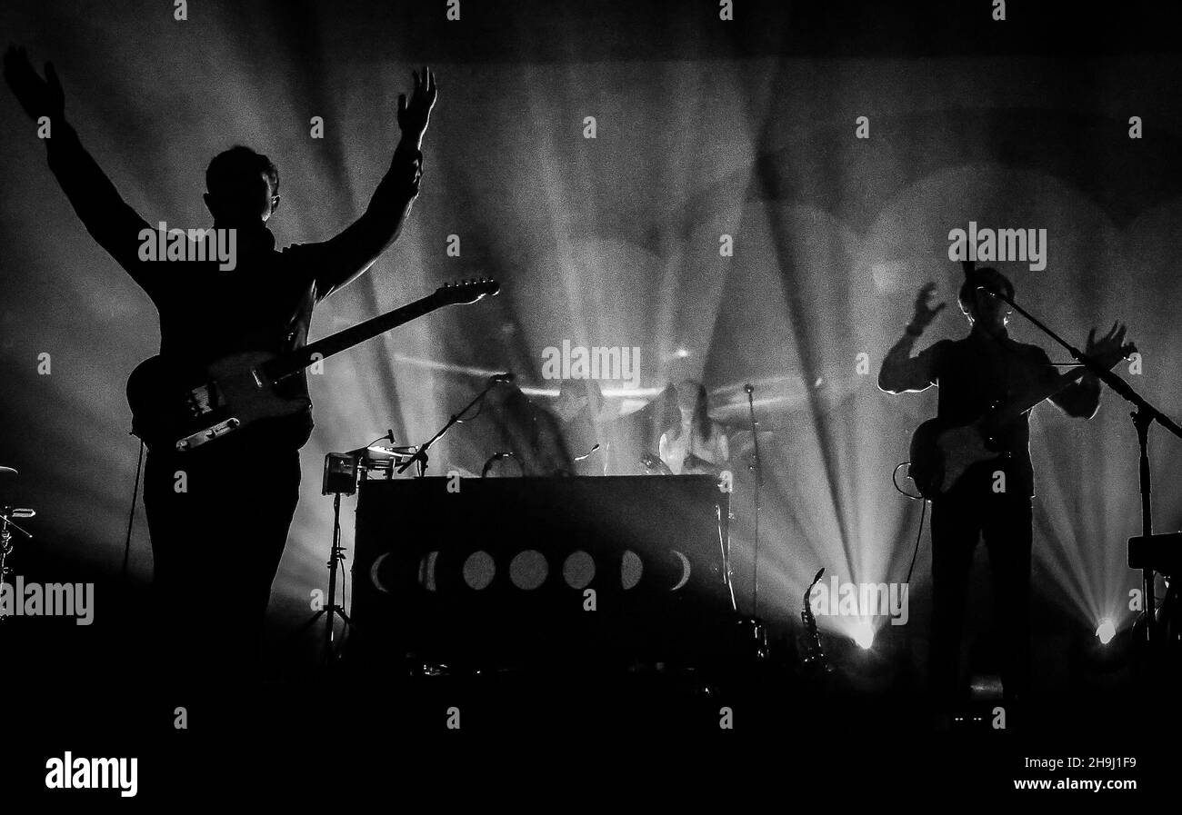 Bombay Bicycle Club en direct sur scène à l'O2 Brixton Académie à Londres Banque D'Images