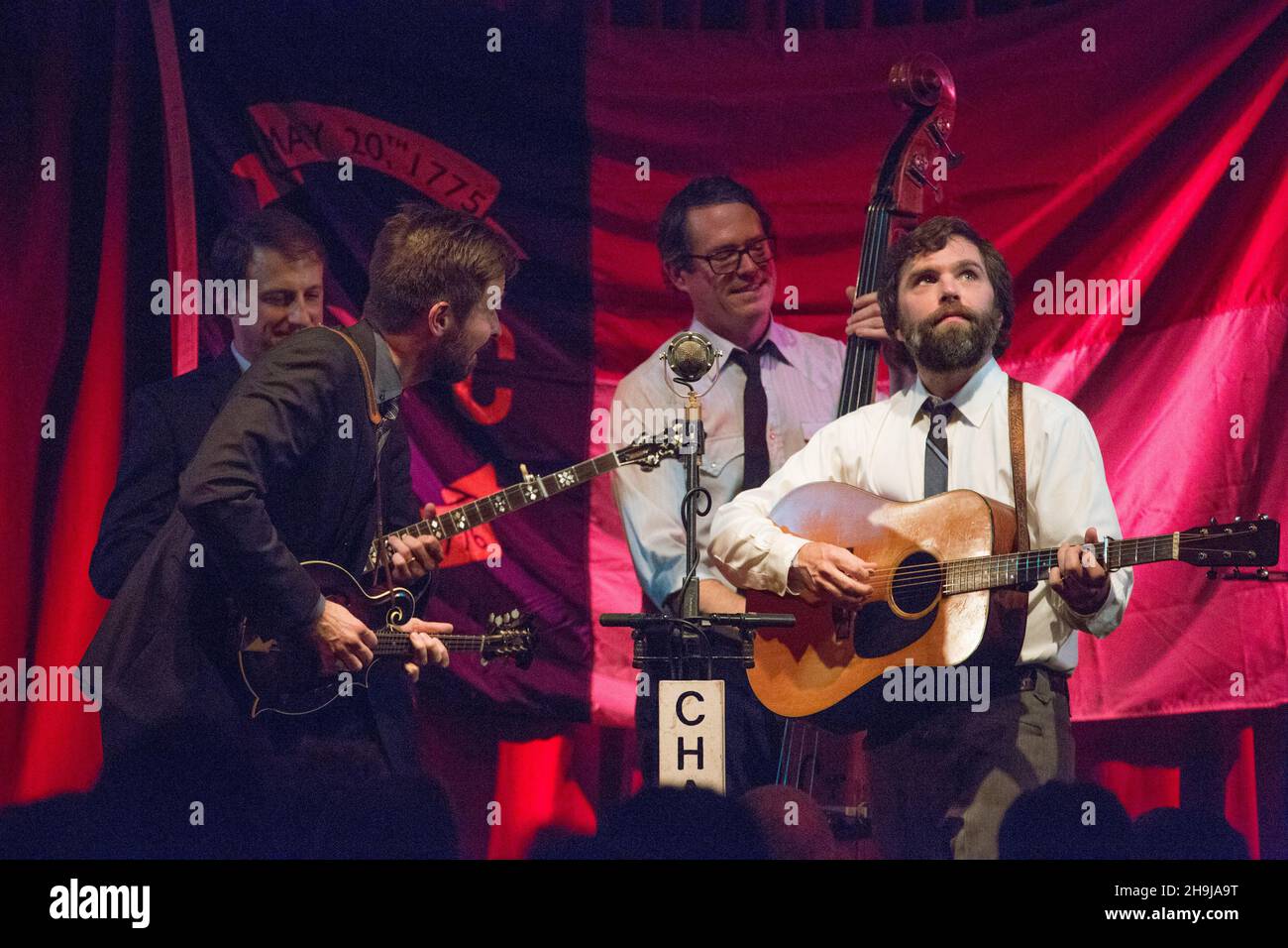 Groupe de Bluegrass Chatham County Line en direct sur scène au Bush Hall de Londres (de gauche à droite : John Teer, Chandler Holt, Greg Readling, Dave Wilson) Banque D'Images