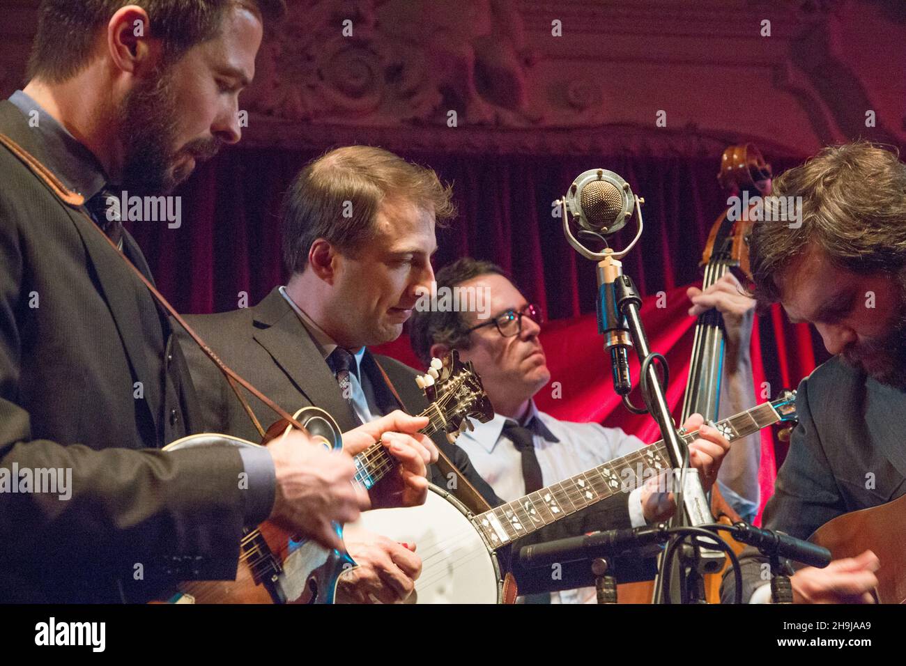 Groupe de Bluegrass Chatham County Line en direct sur scène au Bush Hall de Londres (de gauche à droite : John Teer, Chandler Holt, Greg Readling, Dave Wilson) Banque D'Images