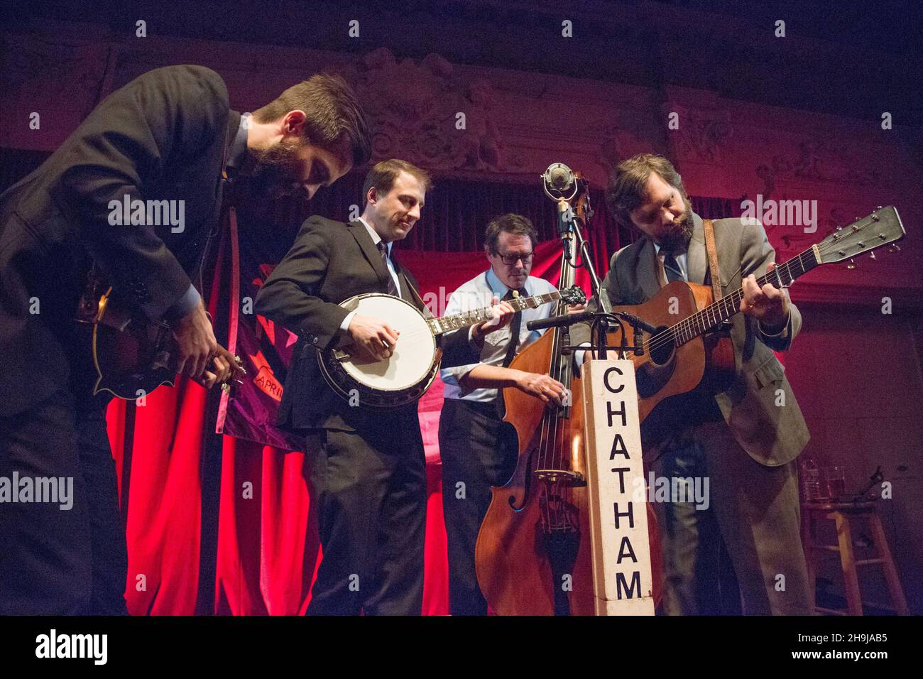 Groupe de Bluegrass Chatham County Line en direct sur scène au Bush Hall de Londres (de gauche à droite : John Teer, Chandler Holt, Greg Readling, Dave Wilson) Banque D'Images