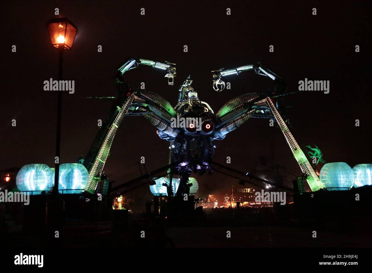 L'araignée extraterrestre de la métamorphose d'Arcadia au festival Glastonbury 2016.D'une série de photos prises le jour (mercredi) Glastonbury 2016 ouvert au public. Banque D'Images