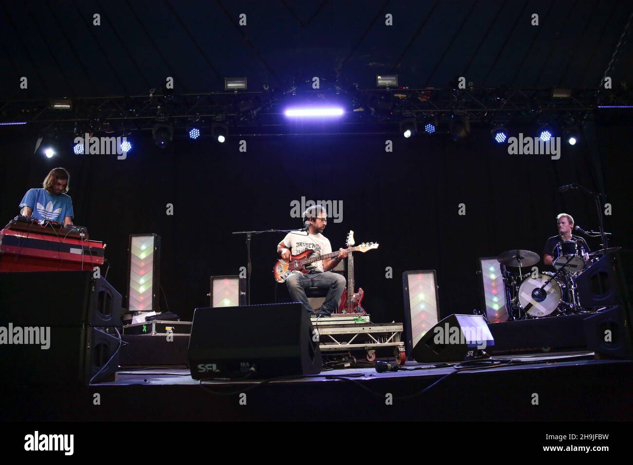 BEAK> se produit sur la scène lointaine au festival Green Man 2016 dans les Brecon Beacons, au sud du pays de Galles.Date de la photo: Samedi 20 août 2016.Le crédit photo devrait se lire: Richard Gray/ EMPICS Entertainment. Banque D'Images