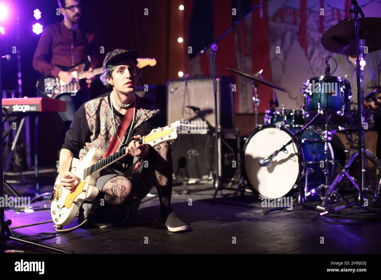 Ezra Furman et les boyamis qui font un concert secret sur la tente Tipi le 1er jour (jeudi) de la fin 2016 du festival de la route dans les jardins de l'arbre de Larmer à Dorset.Date de la photo : jeudi 1er septembre 2016.Le crédit photo devrait se lire: Richard Gray/ EMPICS Entertainment. Banque D'Images