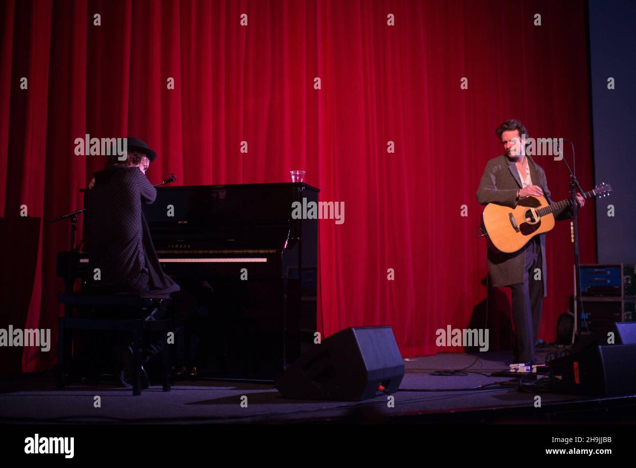 Père John Misty en direct sur scène au Rio Cinema à Londres après une projection spéciale du film documentaire Pure Comedy.Date de la photo : vendredi 24 mars 2017.Le crédit photo devrait se lire: Richard Gray/EMPICS Entertainment Banque D'Images