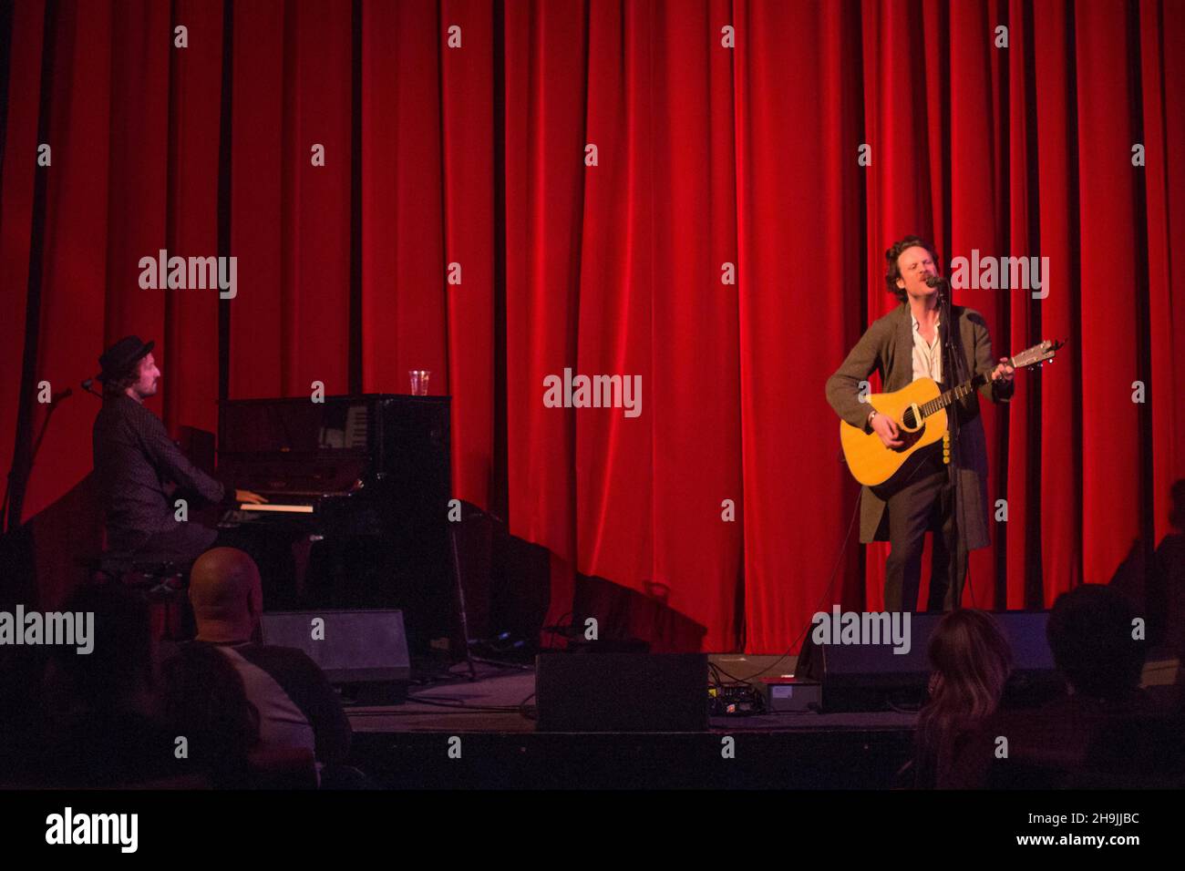 Père John Misty en direct sur scène au Rio Cinema à Londres après une projection spéciale du film documentaire Pure Comedy.Date de la photo : vendredi 24 mars 2017.Le crédit photo devrait se lire: Richard Gray/EMPICS Entertainment Banque D'Images