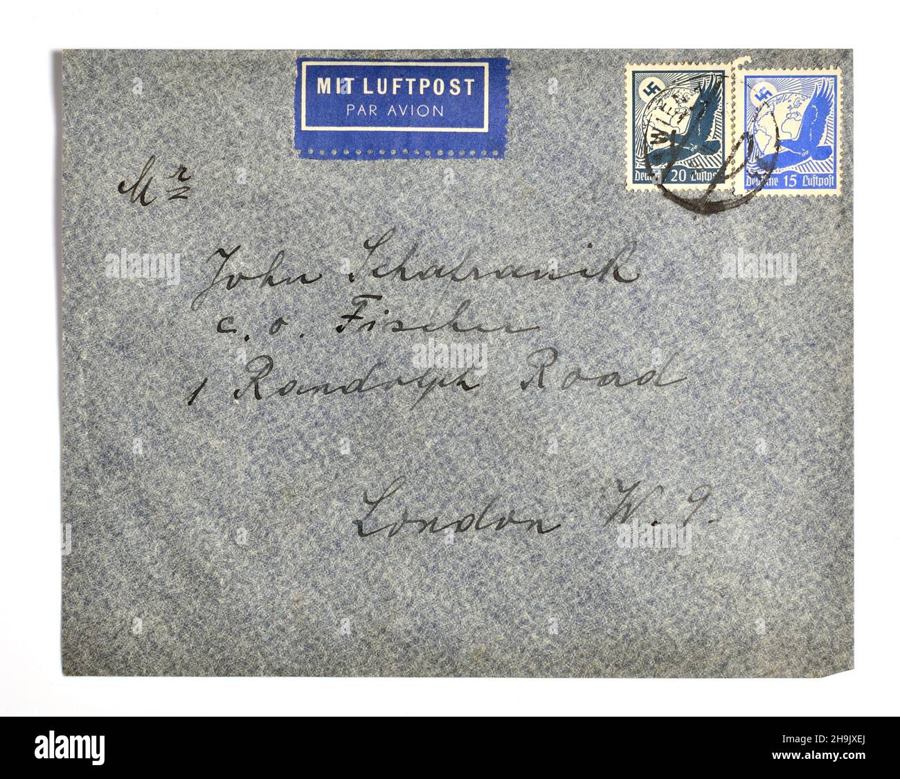 Lettre envoyée de Vienne (Autriche) à Londres pendant la guerre, avec des timbres Luftpost comportant une croix gammée Banque D'Images