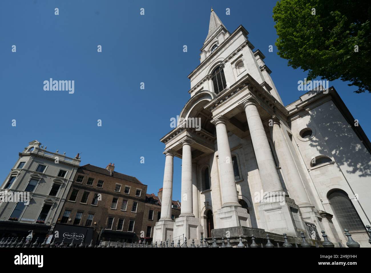 Vues Christ Church Spitalfields à Londres, achevé en 1729 et conçu par l'architecte Nicholas Hawksmoor (1661-1736), qui a travaillé aux côtés de Christopher Wren.Date de la photo: Mardi 22 mai 2018.Le crédit photo devrait se lire: Richard Gray/EMPICS Banque D'Images