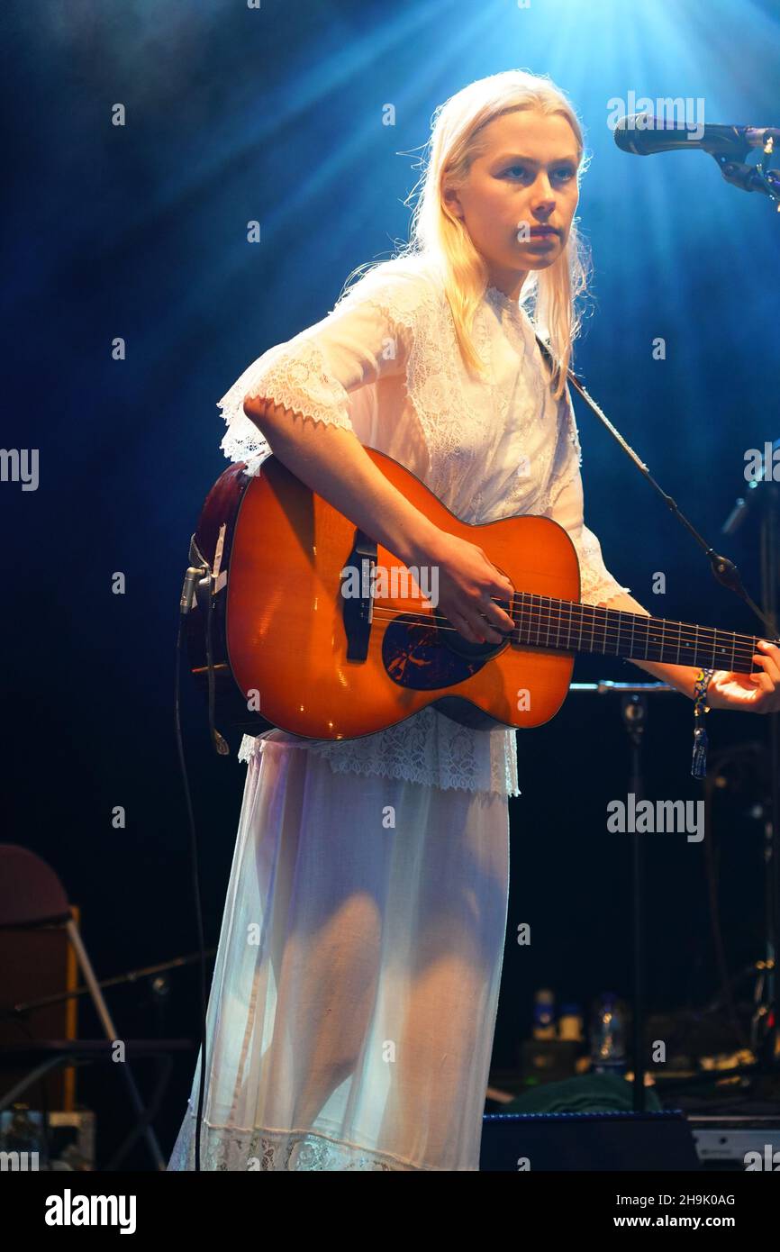 Phoebe Bridgers se produit en direct sur la scène de Wall Garden au festival Green Man 2018 à Glanusk Park, Brecon Beacons, au pays de Galles.Date de la photo : samedi 18 août 2018.Le crédit photo devrait se lire: Richard Gray/EMPICS Banque D'Images