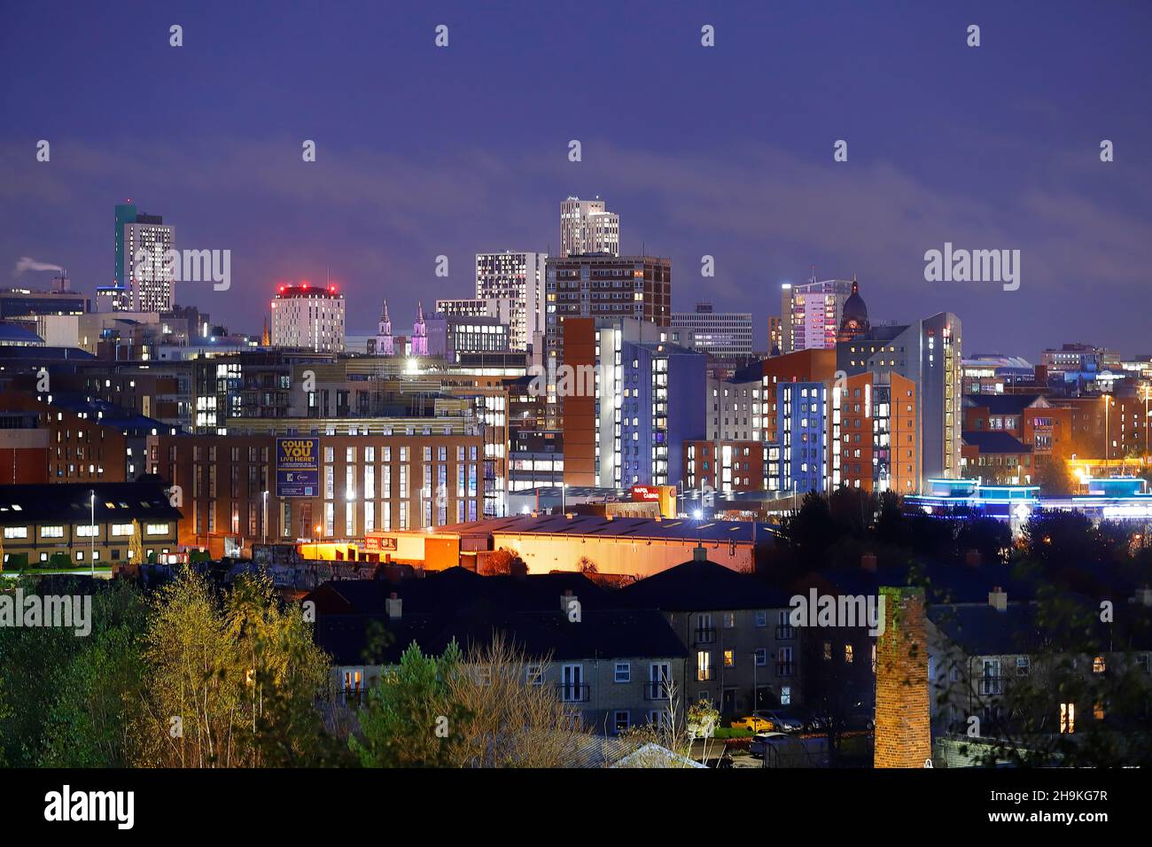 Leeds City Skyline la nuit Banque D'Images