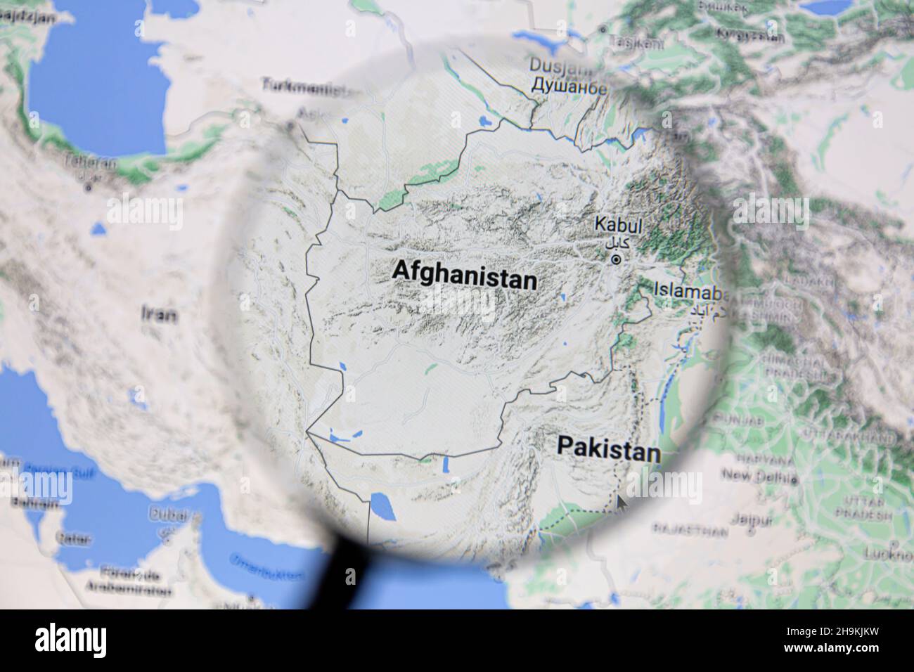 Ostersund, Suède - 7 septembre 2021: Afganistan sur Google Maps sous une loupe.L'Afganistan est un pays enclavé au carrefour de l'a centrale Banque D'Images