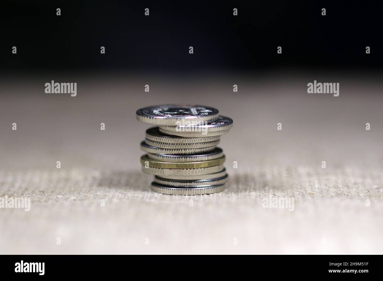 Pile de pièces.Les pièces sont empilées l'une sur l'autre. Banque D'Images