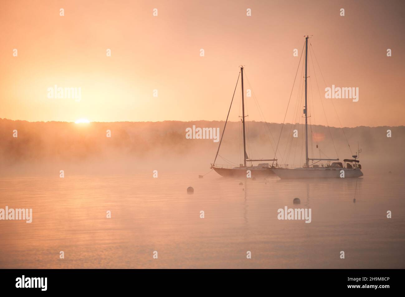 Voilier amarré à Daybreak, Connecticut River, Essex, Connecticut, États-Unis Banque D'Images