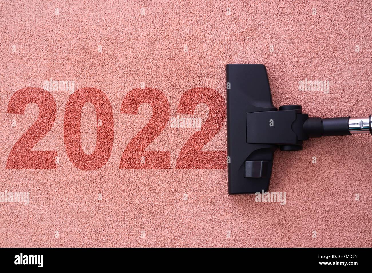 2022 nettoyage à la maison de la nouvelle année avec aspirateur et espace de copie pour un texte Banque D'Images