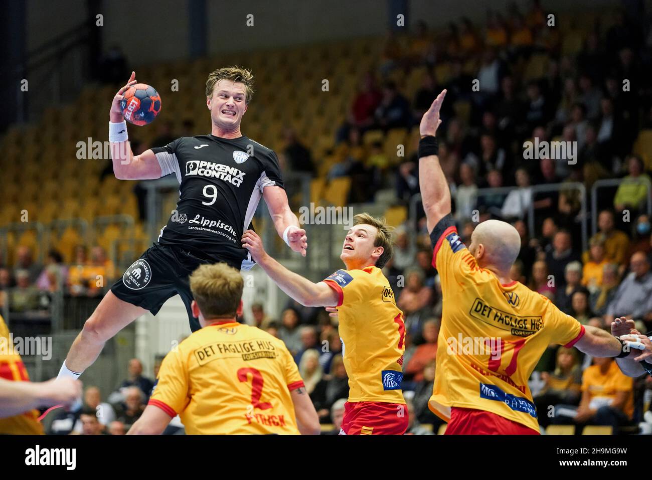 Odense, Danemark.07ème décembre 2021.Jonathan Carlsbogaad (9) de TBV Lemgo Lippe vu dans le match de la Ligue européenne de l'EHF entre GOG et TBV Lemgo Lippe à Jyske Bank Arena à Odense.(Crédit photo : Gonzales photo/Alamy Live News Banque D'Images