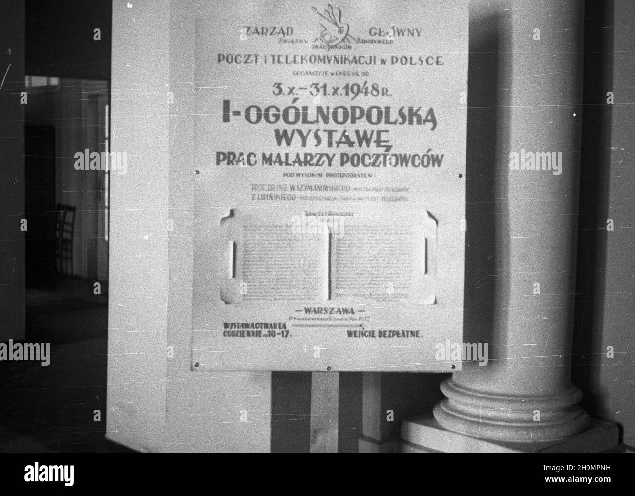 Varsovie, 1948-10.OD 3 DO 31 paŸdziernika W Ministerstwie Poczt i Telegrafów, W kamienicy Krasiñskich (Heurichowska) przy pl.Ma³achowskiego 2, czynna by³a Pierwsza Ogólnopolska Wystawa Malarstwa Zwi¹zku Zawodowego Practowników Pocztowych.NZ. plakat informayjny. mw PAPVarsovie, octobre 1948.La 1ère exposition nationale de peintures par le syndicat des employés de poste a eu lieu au ministère de la poste et des télégraphes de la maison de résidence Krasinski (Heurich) sur la 2 place Malachowskiego du 3 au 31 octobre.Photo : une affiche promotionnelle. mw PAP Banque D'Images