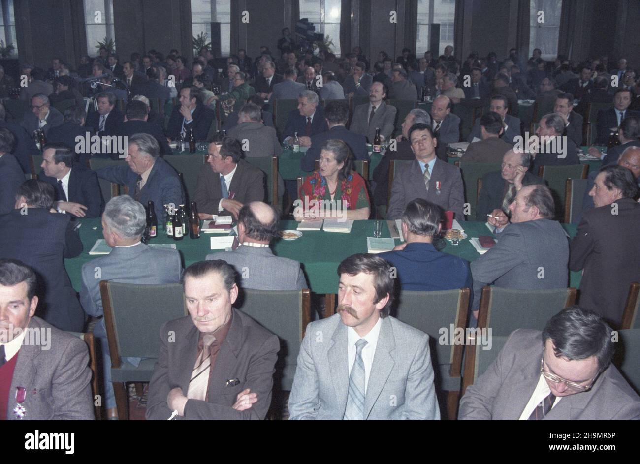 Varsovie 29.03.1985.Krajowa Narada So³tysów W Urzêdzie Rady Ministrów. ka PAP/Tadeusz ZagoŸdziñskiVarsovie 29 mars 1985.Le Congrès national des chefs de village au Bureau du Conseil des ministres. ka PAP/Tadeusz Zagozdzinski Banque D'Images