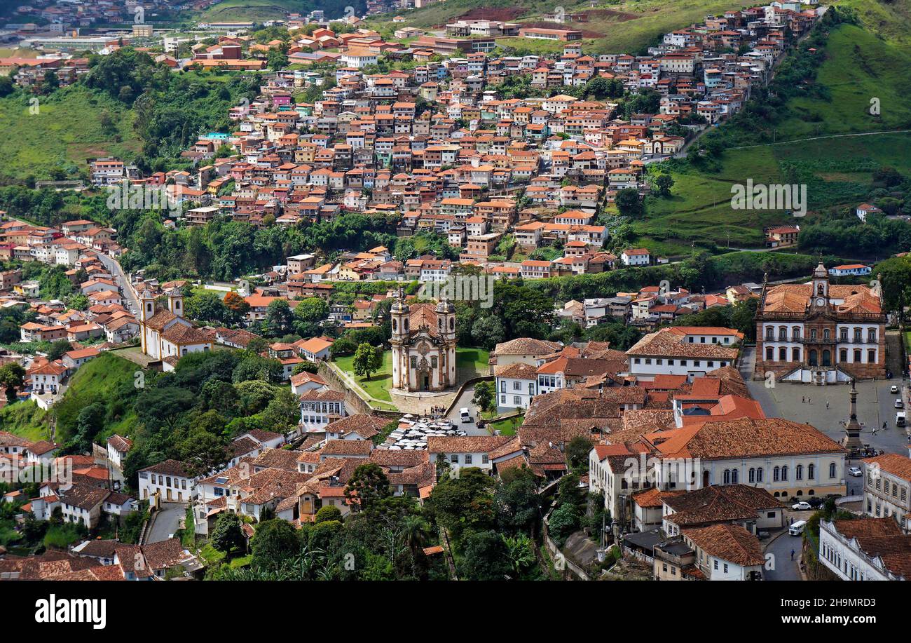 Vue panoramique sur la ville historique d'Ouro Preto, Brésil Banque D'Images