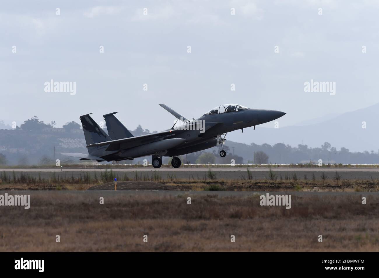 F-15 Strike Eagle Lands à MCAS Miramar à San Diego, Californie Banque D'Images