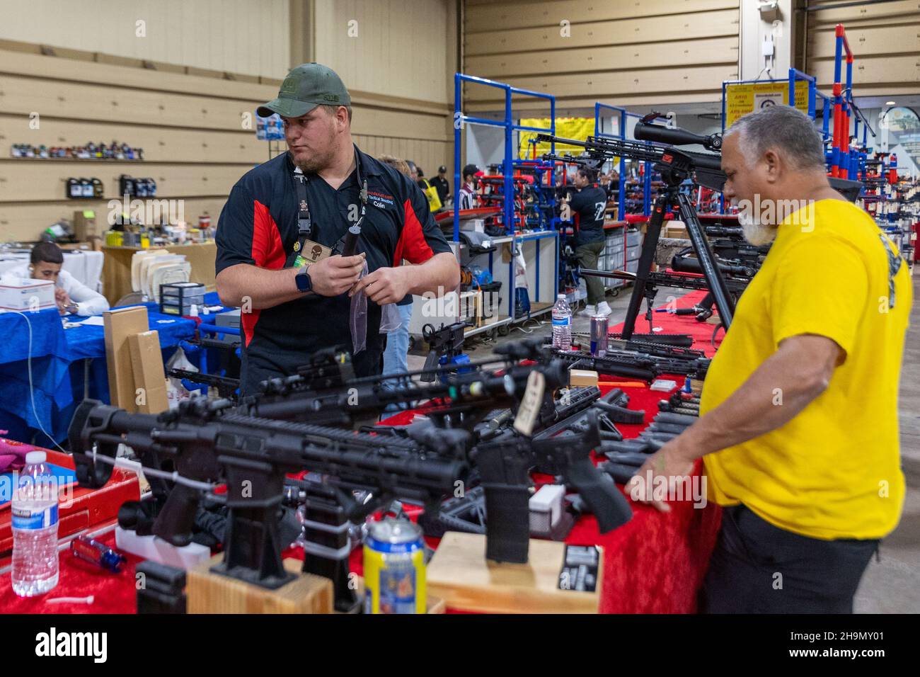 Florida Gun shows, le plus grand promoteur d'exposition d'armes à feu en Floride.Armes à feu neuves, d'occasion et anciennes, munitions, matériel de tir, couteaux.Vêtements pour armes à feu. Banque D'Images